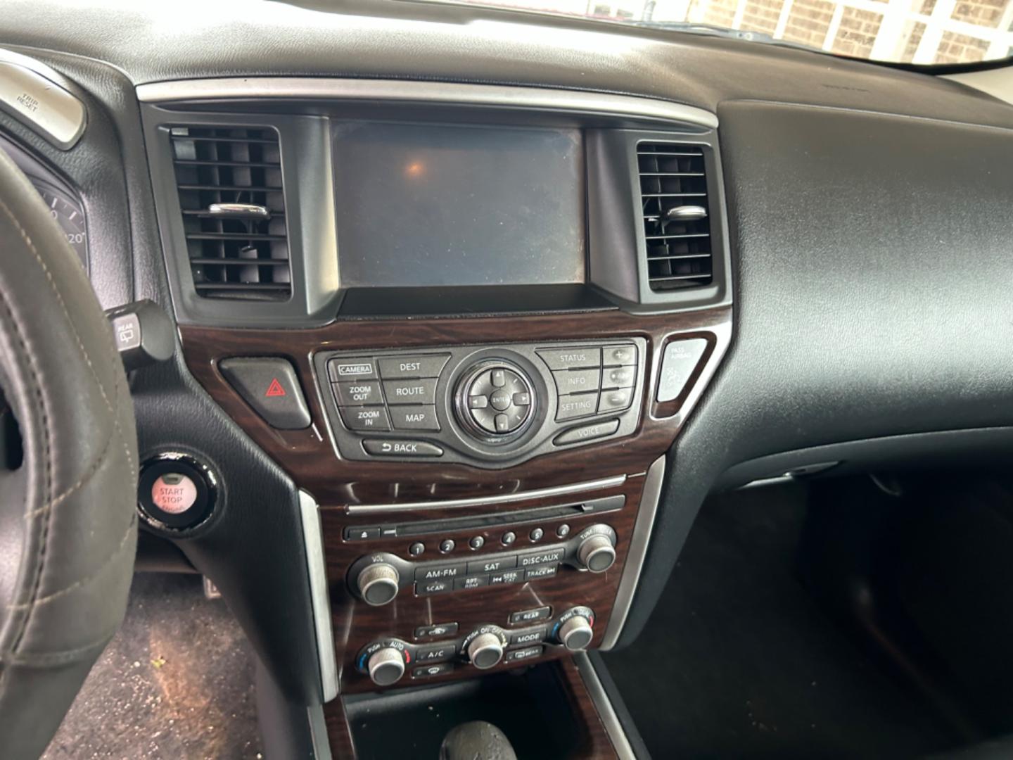 2014 Red Nissan Pathfinder S 2WD (5N1AR2MN4EC) with an 3.5L V6 DOHC 24V engine, Continuously Variable Transmission transmission, located at 1687 Business 35 S, New Braunfels, TX, 78130, (830) 625-7159, 29.655487, -98.051491 - Photo#14